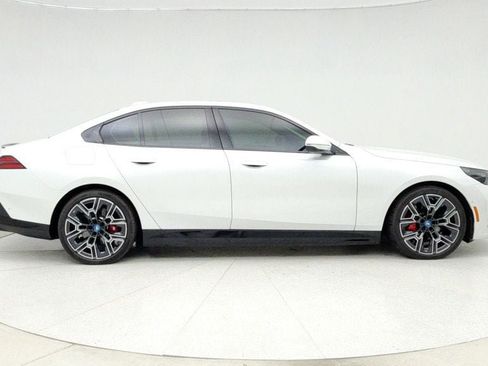 Used 2025 BMW i5 xDrive40 w/ M Sport Package AWD/4WD image 4