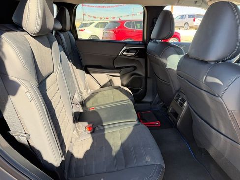 Used 2024 Mitsubishi Outlander SE image 17