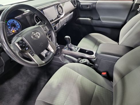 Used 2021 Toyota Tacoma SR5 w/ Technology Package AWD/4WD image 10