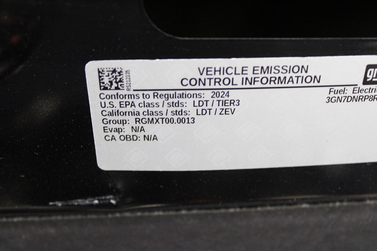 Used 2024 Chevrolet Equinox EV RS FWD image 37