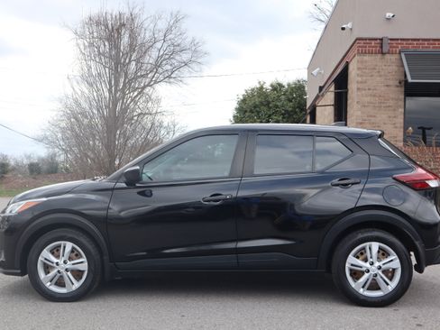 Used 2022 Nissan Kicks S image 10