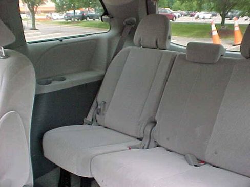 Used 2015 Toyota Sienna LE FWD image 9