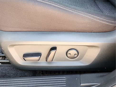 Used 2023 Nissan Rogue SV image 16