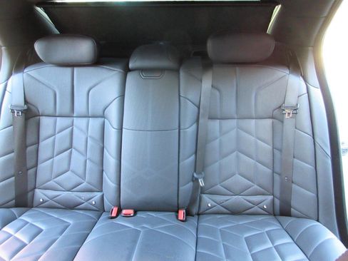 Used 2025 BMW 740i image 40