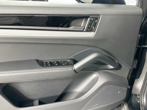 Certified 2025 Porsche Cayenne Coupe image 32