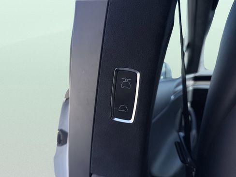 Used 2023 Tesla Model X image 43