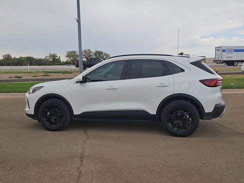Used 2024 Ford Escape Platinum AWD/4WD image 9