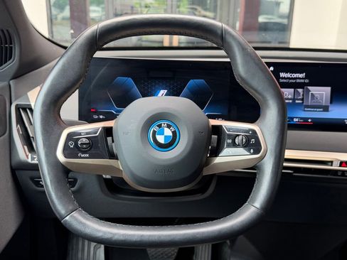 Used 2023 BMW iX xDrive50 w/ Premium Package AWD/4WD image 15