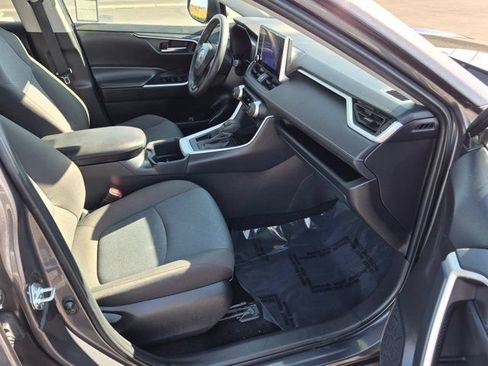 Used 2025 Toyota RAV4 XLE FWD image 5