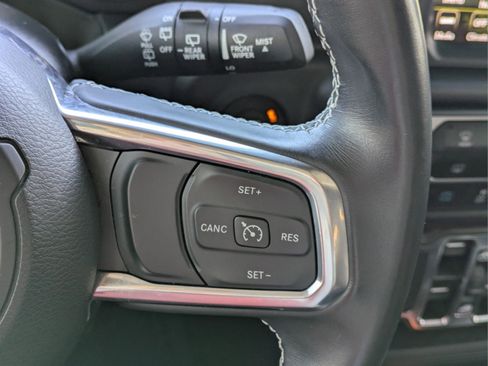 Used 2022 Jeep Wrangler Unlimited Sahara image 28