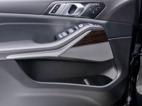 Certified 2025 BMW X7 xDrive40i w/ Executive Package image 23