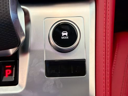 New 2026 Jaguar F-PACE SVR 575 Edition image 31