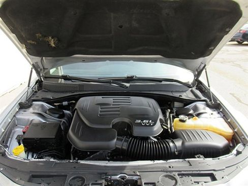 Used 2015 Chrysler 300 C w/ Light Group image 7