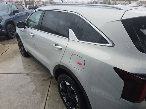 New 2026 Kia Sorento S image 4