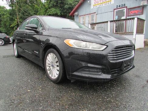 Used 2016 Ford Fusion SE FWD image 1