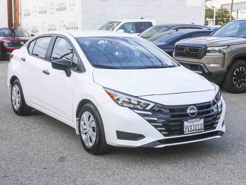 Used 2025 Nissan Versa S w/ Trunk Package image 3