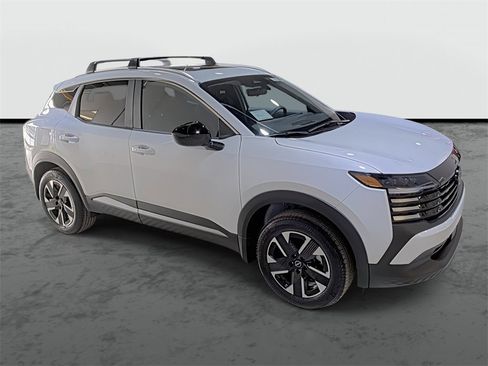 New 2026 Nissan Kicks SV image 5