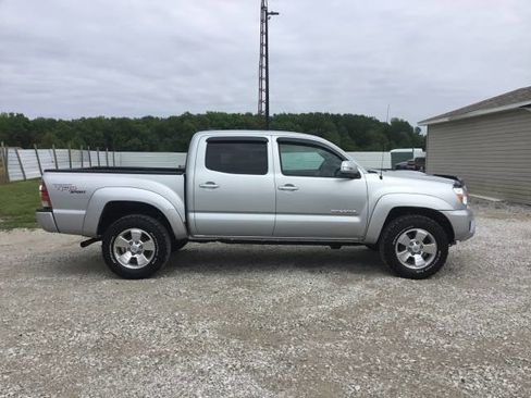 Used 2013 Toyota Tacoma 4x4 Double Cab w/ TRD Sport Pkg image 2
