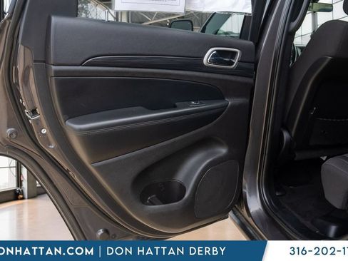 Used 2021 Jeep Grand Cherokee Laredo AWD/4WD image 18