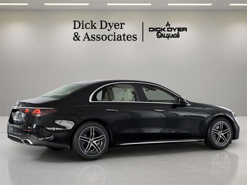 Used 2025 Mercedes-Benz E 350 Sedan image 9