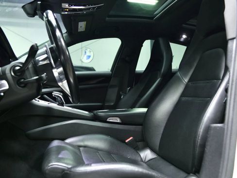 Used 2017 Porsche Panamera 4 image 25