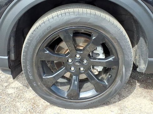 Certified 2023 Ford Explorer ST-Line AWD/4WD image 9