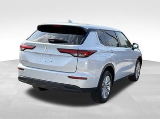 Used 2023 Mitsubishi Outlander ES FWD video 5