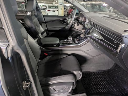 Used 2024 Audi Q8 Prestige w/ Prestige Package image 28