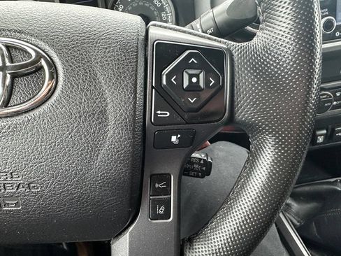 Certified 2022 Toyota Tacoma TRD Off-Road AWD/4WD image 20