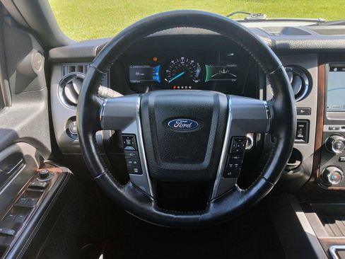Used 2017 Ford Expedition Platinum RWD image 7