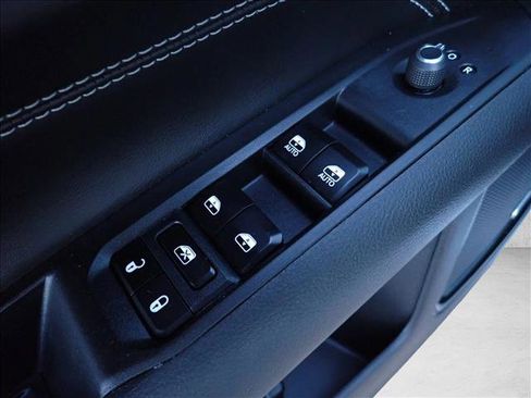 Used 2024 Jeep Compass Limited w/ High Altitude Package image 16