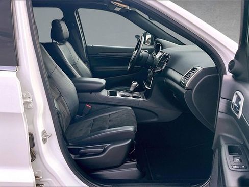 Used 2021 Jeep Grand Cherokee Laredo X image 5