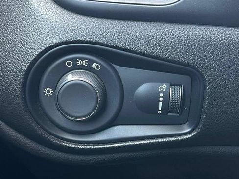 Certified 2022 Jeep Renegade Sport AWD/4WD image 55