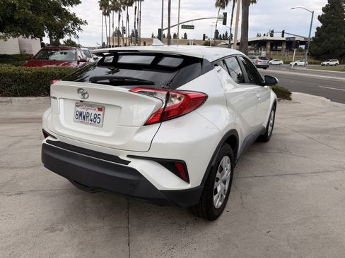 Used 2019 Toyota C-HR LE FWD image 4