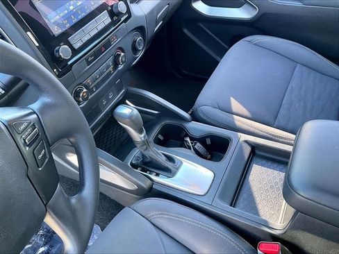 Used 2024 Nissan Frontier SV image 19