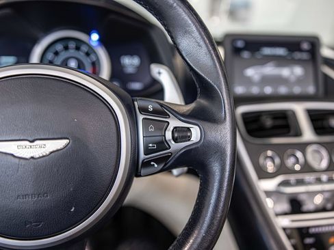 Used 2019 Aston Martin DB11 Volante RWD image 25