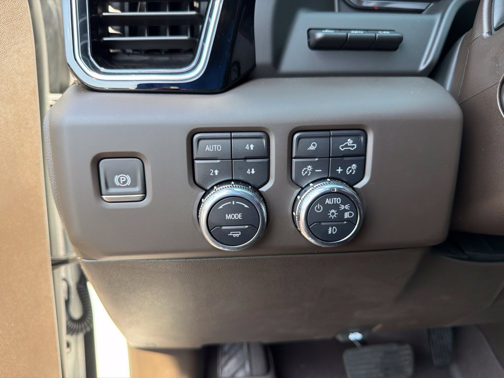 Used 2025 GMC Sierra 1500 Denali w/ Technology Package AWD/4WD image 19
