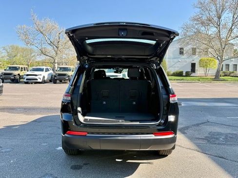 New 2026 Jeep Grand Cherokee L 4WD image 9