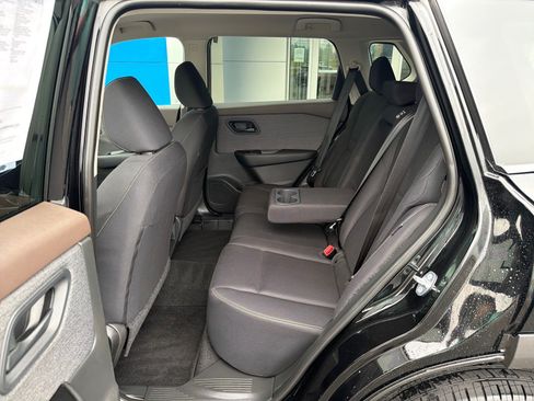Used 2023 Nissan Rogue S AWD/4WD image 9