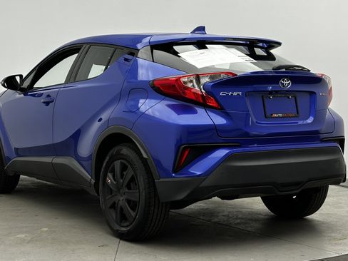 Used 2019 Toyota C-HR LE image 5