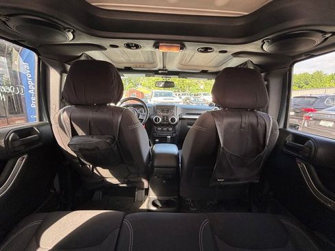 Used 2014 Jeep Wrangler Unlimited Sahara w/ Connectivity Group AWD/4WD image 19