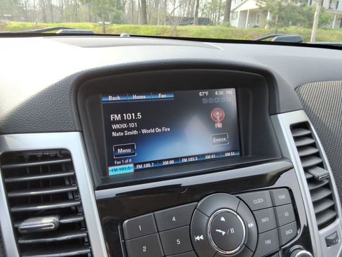 Used 2015 Chevrolet Cruze LT w/ Technology Package FWD image 29