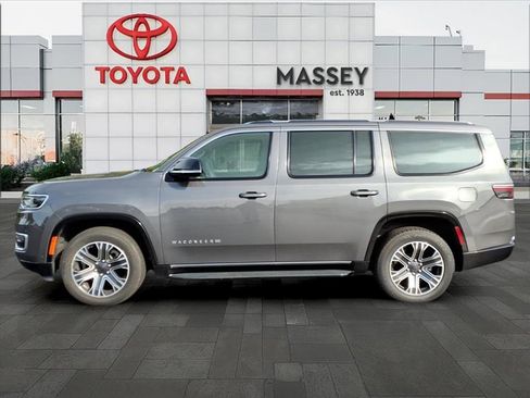 Used 2024 Jeep Wagoneer Series II w/ Flexible Seating Group image 5