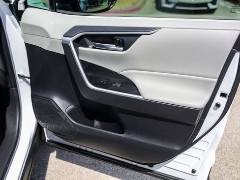 Used 2025 Toyota RAV4 XLE w/ Convenience Package AWD/4WD image 27