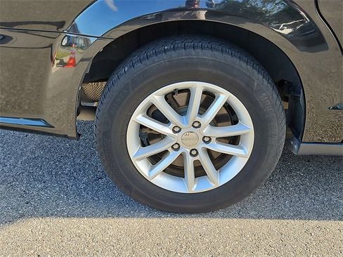 Used 2018 Dodge Grand Caravan SXT image 5