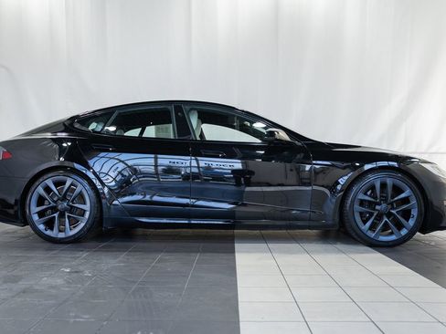 Used 2022 Tesla Model S Plaid image 3