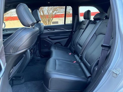 New 2025 Jeep Grand Cherokee Limited image 25