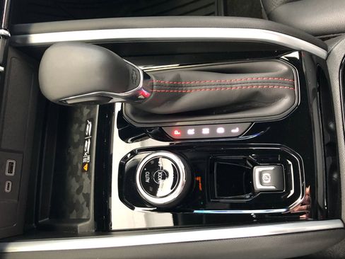 Used 2025 Chevrolet Colorado Z71 w/ Technology Package image 23