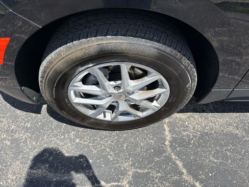 Used 2023 Chevrolet Equinox LT AWD/4WD image 2