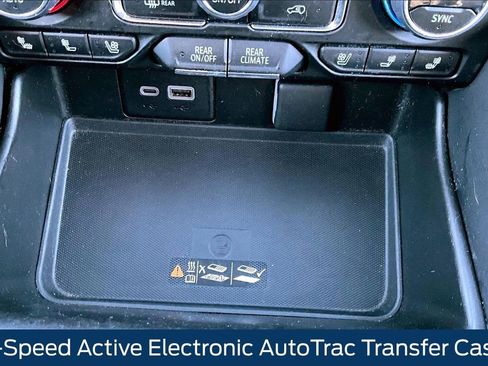 Used 2023 Chevrolet Suburban Premier image 17